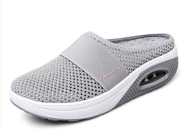 Light grey mesh slip-on clogs with cushioned air-cushion sole and fabric strap