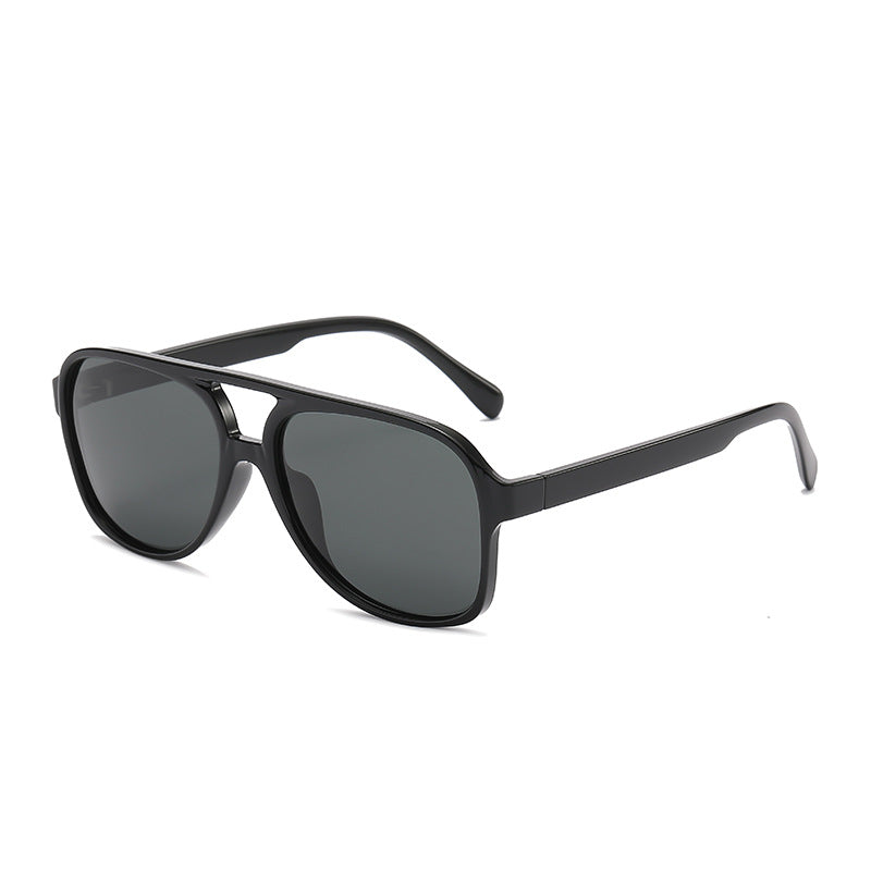 Unisex polarized sunglasses, black frame with dark gray tinted lenses