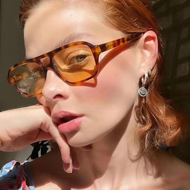Unisex polarized sunglasses, tortoiseshell frame with amber tinted lenses
