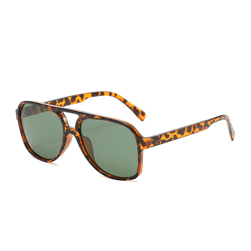 Unisex polarized sunglasses, tortoiseshell-pattern frame with green tinted lenses