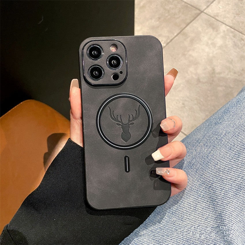 Person holding a black phone case with a deer emblem