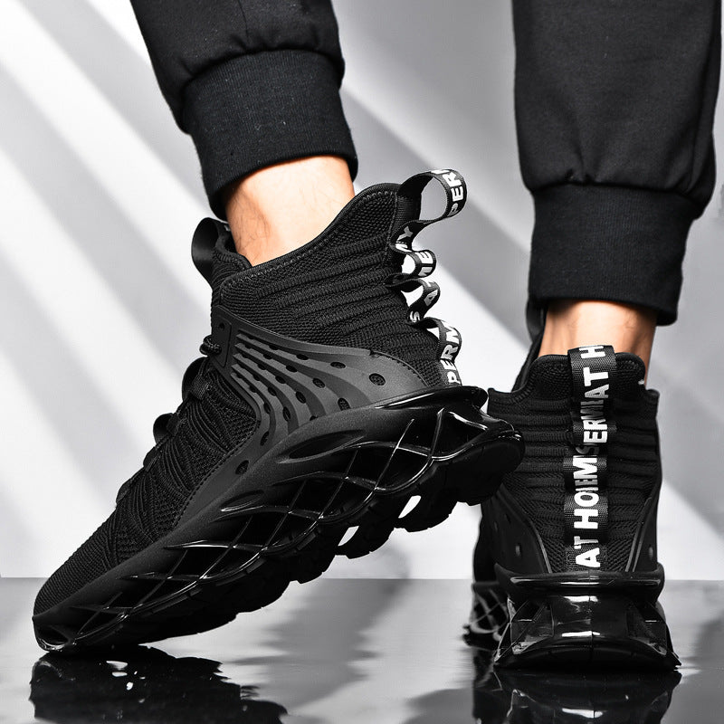 Black men's lace-up sports sneakers with mesh upper and TPU sole, padded collar.