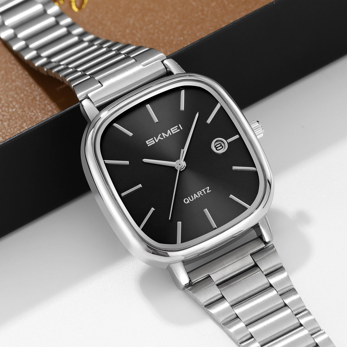 Men's retro square quartz watch with silver steel bracelet and black dial