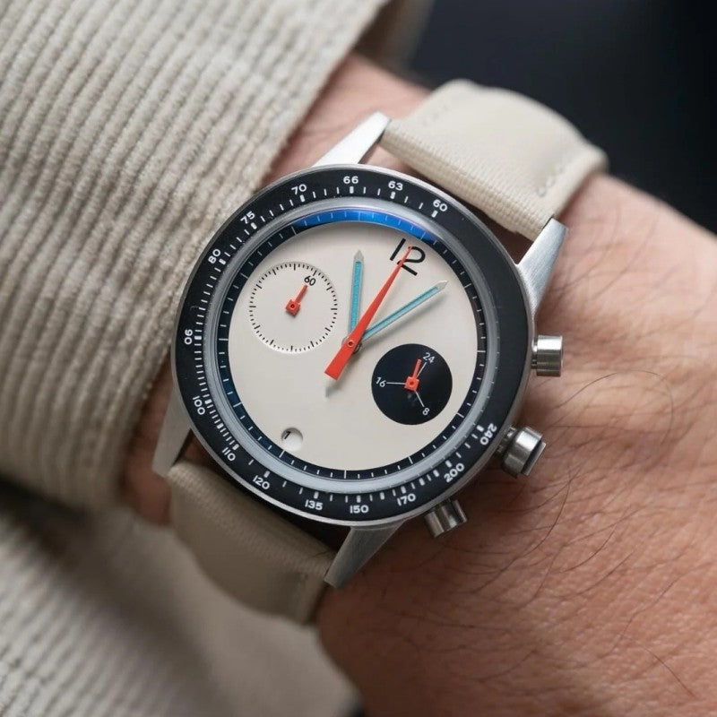 Quartz wristwatch with beige leather strap, white dial, dark bezel, red chronograph hands