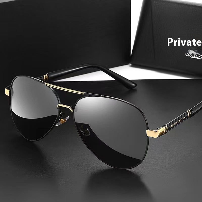 Men’s polarized photochromic sunglasses with black frame and gold details