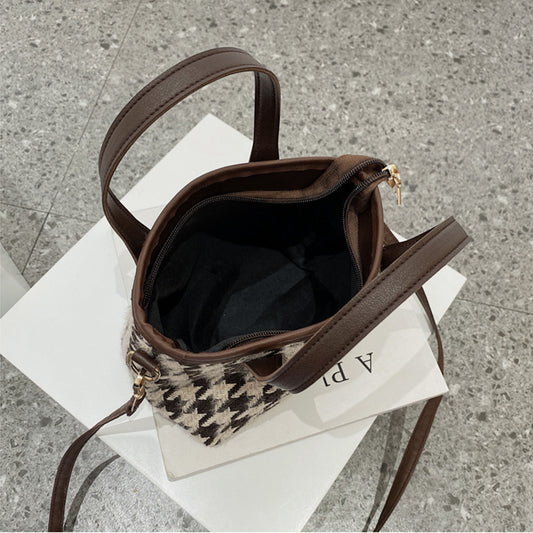 Women’s Houndstooth Shoulder Bag