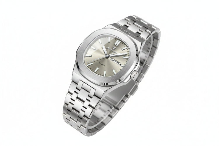 Silver stainless steel quartz wristwatch with bracelet and light dial, round bezel.