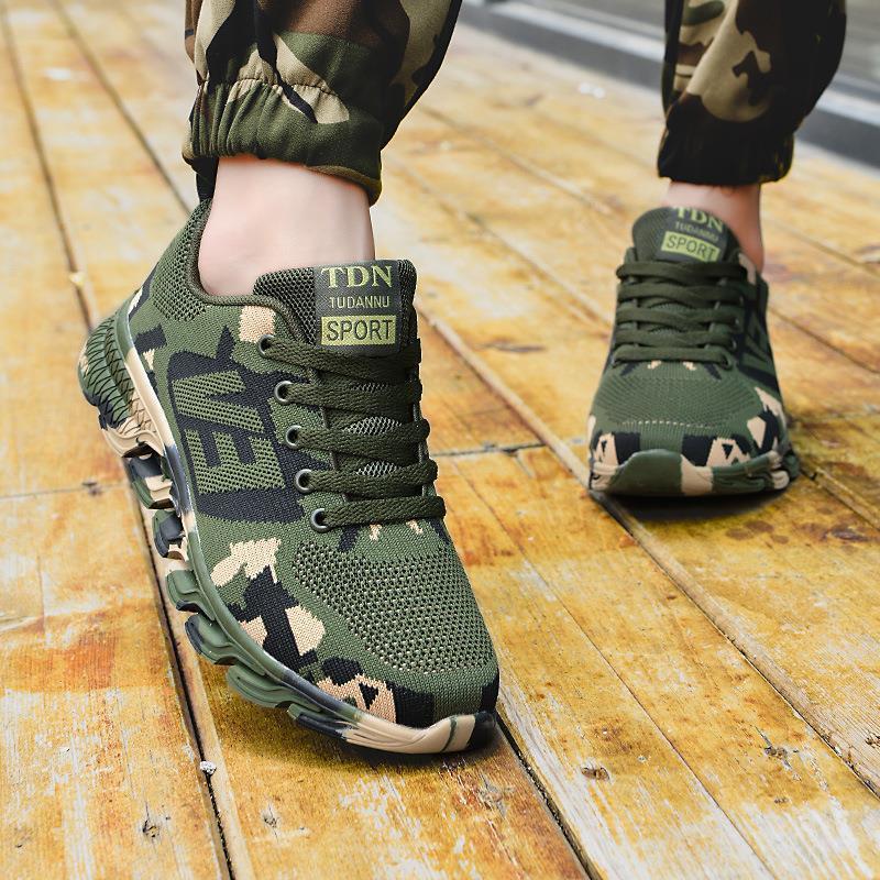 Men's camouflage mesh lace-up sneakers with cushioned patterned rubber sole