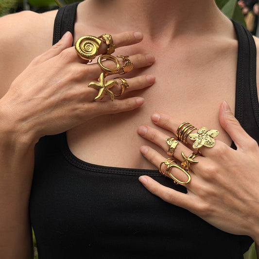 Gold 18K vacuum-plated spiral ring with coiled ridges on an open band