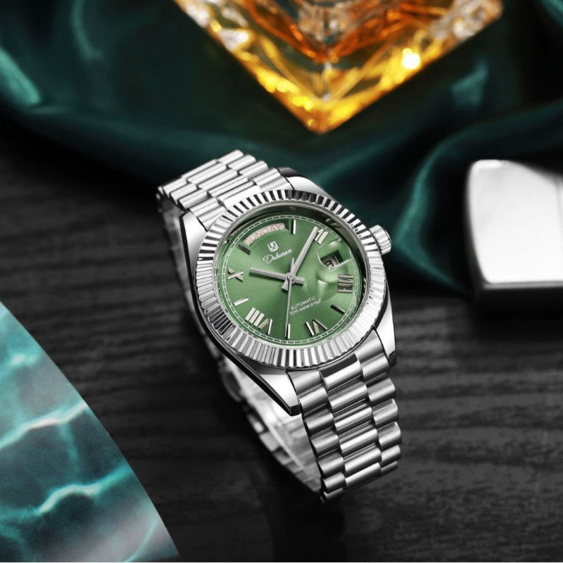 Silver-tone men’s automatic mechanical watch with green dial and date window on bracelet